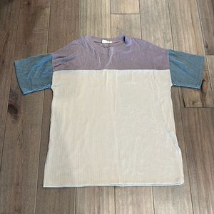 Women’s shirt size medium